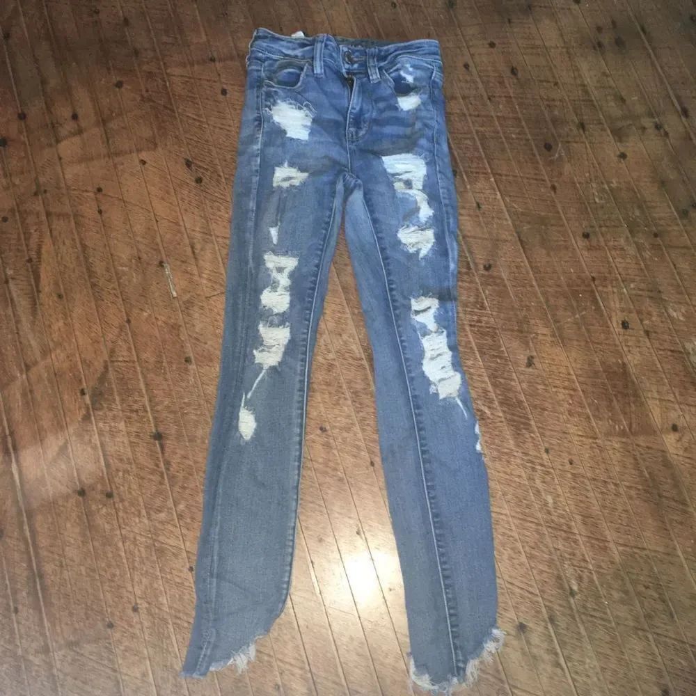 American Eagle destroyed hi-rise medium wash size 2 jeggings